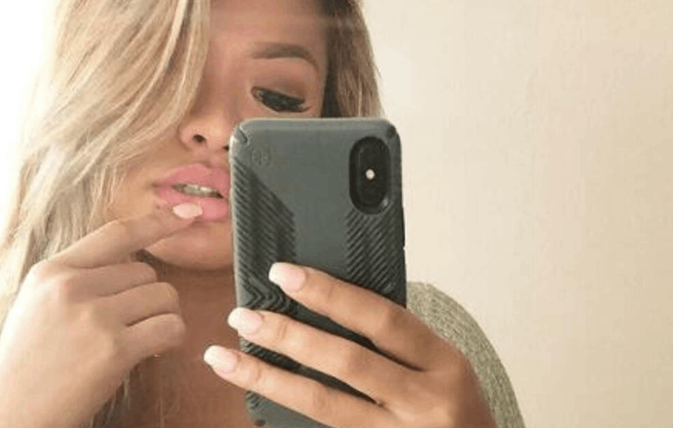 ONA JE <span style='color:red;'><b>NAJZGODNIJA</b></span> ŽENA NA INSTAGRAMU: Njene OBLINE prati deset miliona ljudi! (FOTO) 